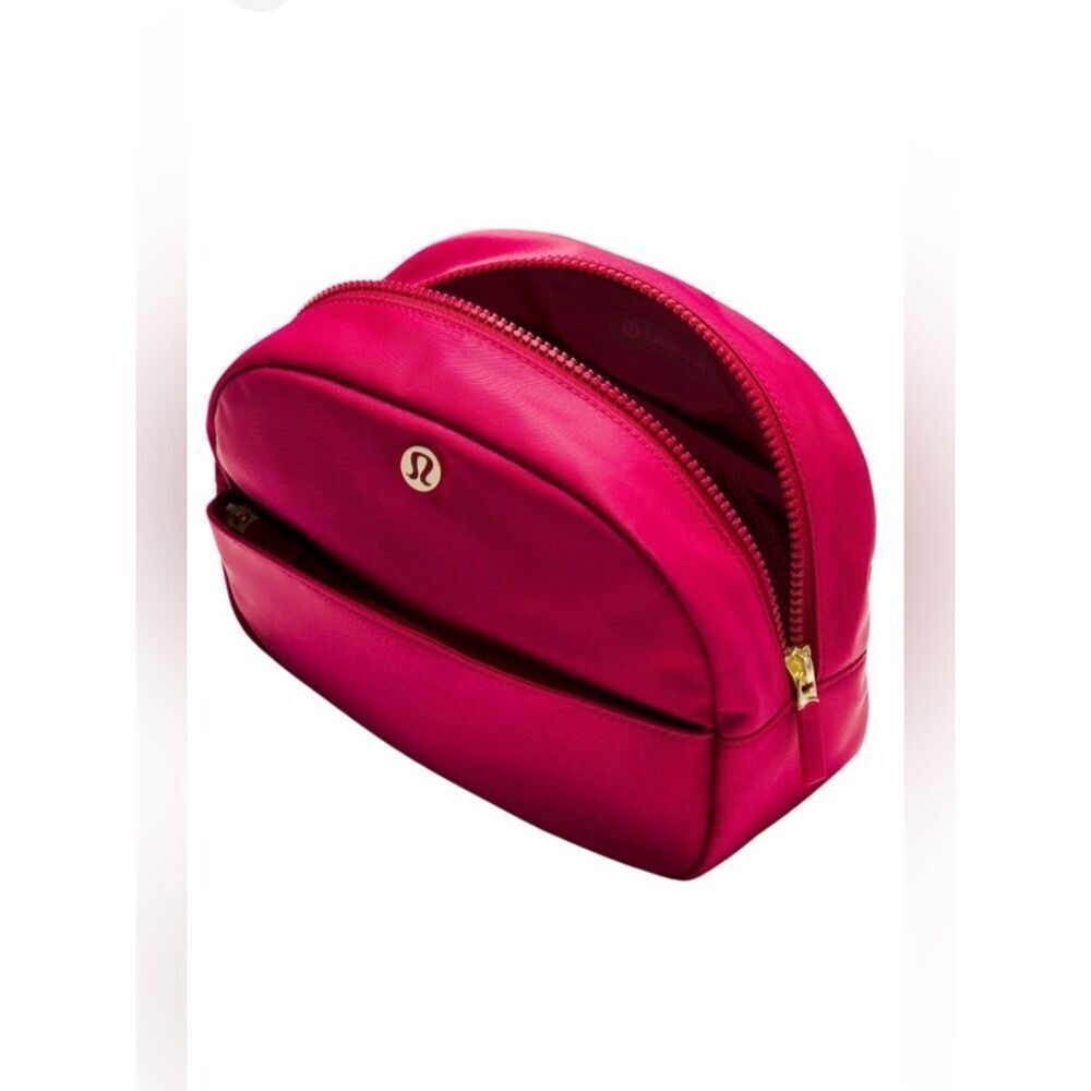 Lululemon City Essentials Pouch 4L Berry Rumble